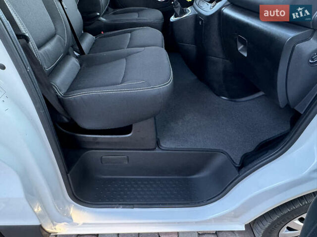Рено Трафик, объемом двигателя 2 л и пробегом 160 тыс. км за 18100 $, фото 23 на Automoto.ua