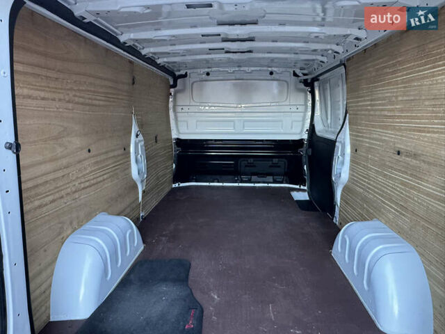 Рено Трафик, объемом двигателя 2 л и пробегом 160 тыс. км за 18100 $, фото 28 на Automoto.ua