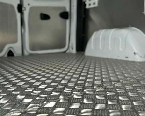 Рено Трафик, объемом двигателя 2 л и пробегом 250 тыс. км за 18500 $, фото 17 на Automoto.ua