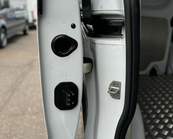 Рено Трафик, объемом двигателя 2 л и пробегом 250 тыс. км за 18500 $, фото 19 на Automoto.ua