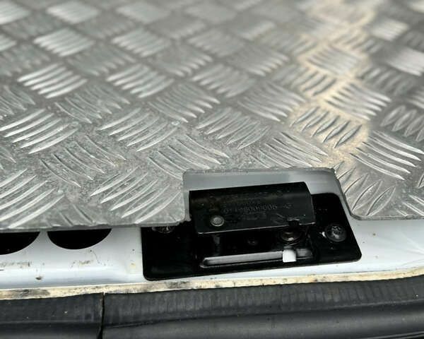 Рено Трафик, объемом двигателя 2 л и пробегом 250 тыс. км за 18500 $, фото 24 на Automoto.ua