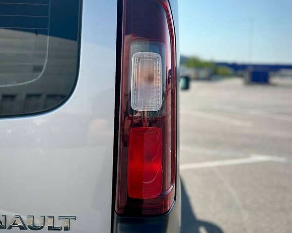 Рено Трафик, объемом двигателя 2 л и пробегом 181 тыс. км за 20500 $, фото 11 на Automoto.ua