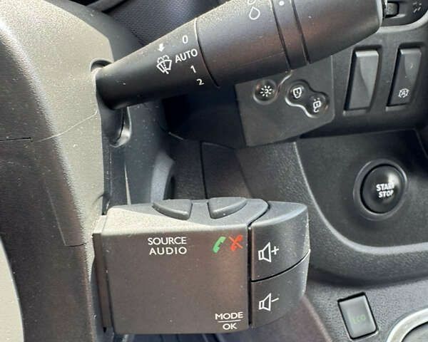 Рено Трафик, объемом двигателя 0 л и пробегом 242 тыс. км за 19900 $, фото 14 на Automoto.ua