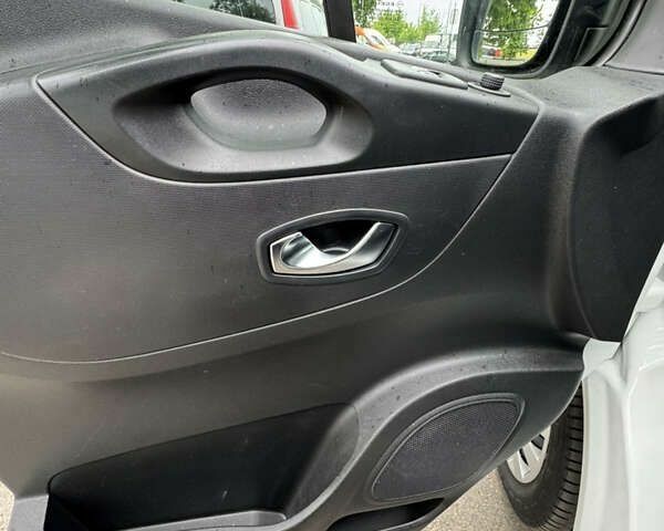 Рено Трафик, объемом двигателя 2 л и пробегом 187 тыс. км за 18500 $, фото 14 на Automoto.ua