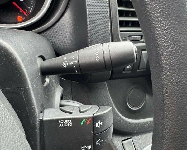 Рено Трафик, объемом двигателя 2 л и пробегом 187 тыс. км за 18500 $, фото 17 на Automoto.ua