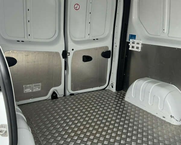 Рено Трафик, объемом двигателя 2 л и пробегом 250 тыс. км за 18500 $, фото 16 на Automoto.ua