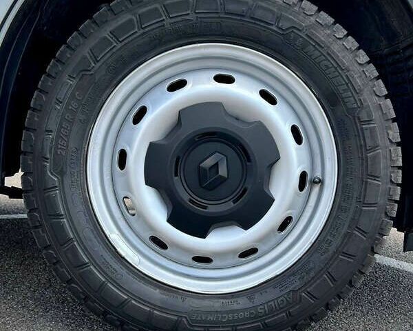 Рено Трафик, объемом двигателя 2 л и пробегом 179 тыс. км за 18200 $, фото 13 на Automoto.ua