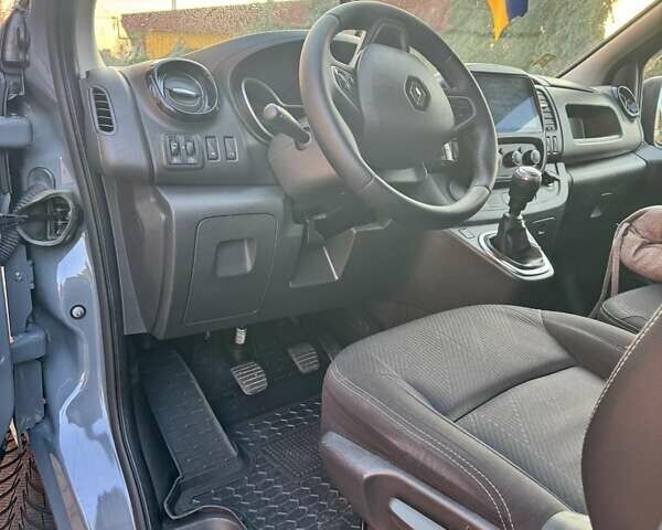 Рено Трафик, объемом двигателя 2.2 л и пробегом 180 тыс. км за 25500 $, фото 3 на Automoto.ua