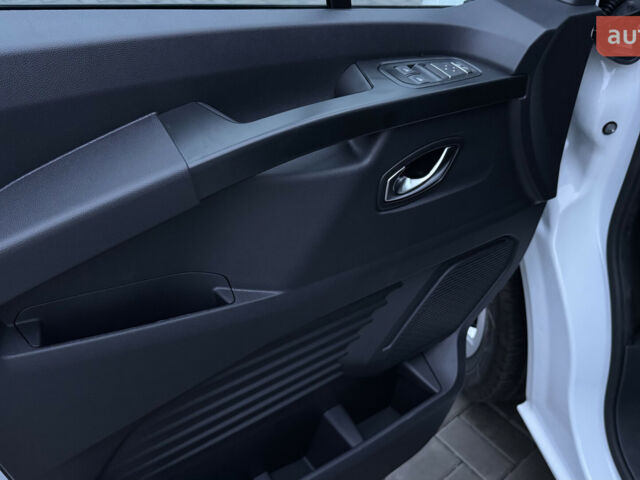 Рено Трафик, объемом двигателя 2 л и пробегом 0 тыс. км за 40327 $, фото 12 на Automoto.ua