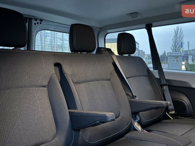 Рено Трафик, объемом двигателя 2 л и пробегом 0 тыс. км за 40327 $, фото 24 на Automoto.ua