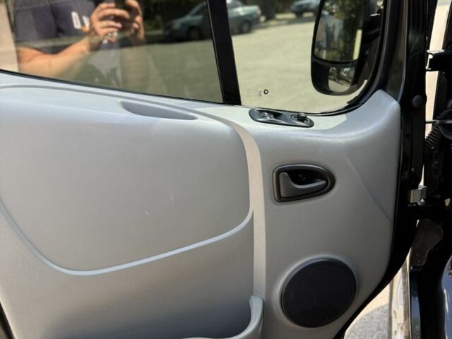 Рено Трафик, объемом двигателя 0 л и пробегом 0 тыс. км за 13500 $, фото 4 на Automoto.ua