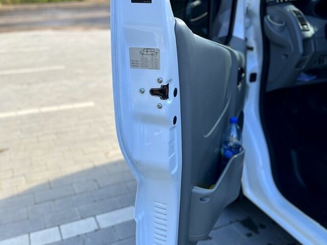 Рено Трафик, объемом двигателя 2.2 л и пробегом 342 тыс. км за 13600 $, фото 6 на Automoto.ua