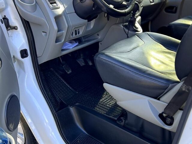 Рено Трафик, объемом двигателя 2.2 л и пробегом 342 тыс. км за 13600 $, фото 7 на Automoto.ua