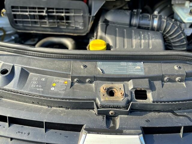 Рено Трафик, объемом двигателя 2.2 л и пробегом 342 тыс. км за 13600 $, фото 10 на Automoto.ua