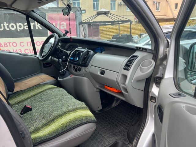 Сірий Рено Трафік пас., об'ємом двигуна 2.5 л та пробігом 300 тис. км за 6690 $, фото 4 на Automoto.ua