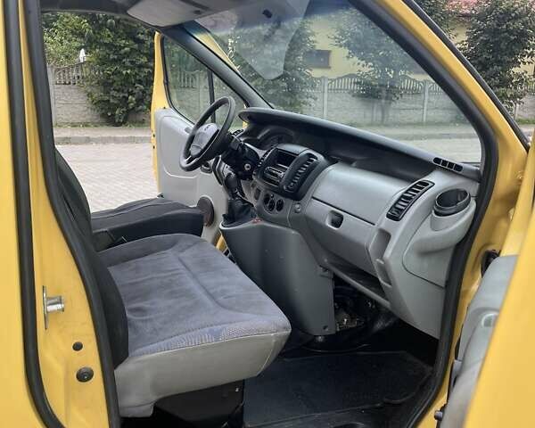 Жовтий Рено Трафік, об'ємом двигуна 1.9 л та пробігом 400 тис. км за 2700 $, фото 1 на Automoto.ua