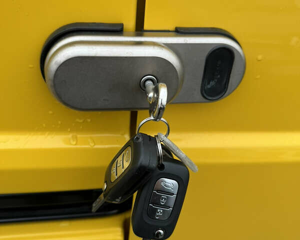 Жовтий Рено Трафік, об'ємом двигуна 2 л та пробігом 220 тис. км за 18900 $, фото 29 на Automoto.ua