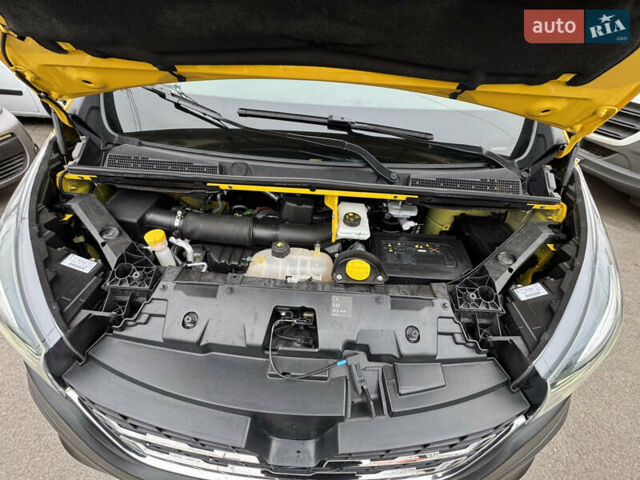 Жовтий Рено Трафік, об'ємом двигуна 2 л та пробігом 220 тис. км за 18900 $, фото 22 на Automoto.ua
