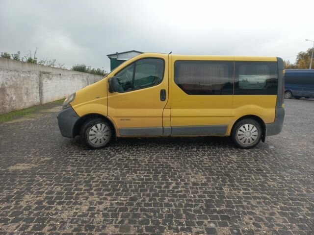 Желтый Рено Трафик, объемом двигателя 1.9 л и пробегом 573 тыс. км за 5500 $, фото 1 на Automoto.ua