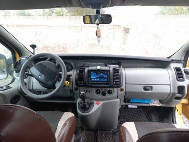 Желтый Рено Трафик, объемом двигателя 1.9 л и пробегом 573 тыс. км за 5500 $, фото 6 на Automoto.ua