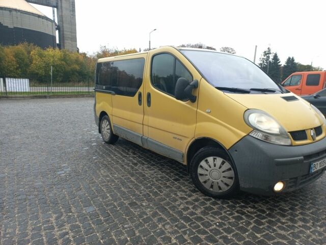 Желтый Рено Трафик, объемом двигателя 1.9 л и пробегом 573 тыс. км за 5500 $, фото 2 на Automoto.ua