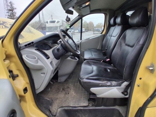 Желтый Рено Трафик, объемом двигателя 0 л и пробегом 320 тыс. км за 3444 $, фото 3 на Automoto.ua