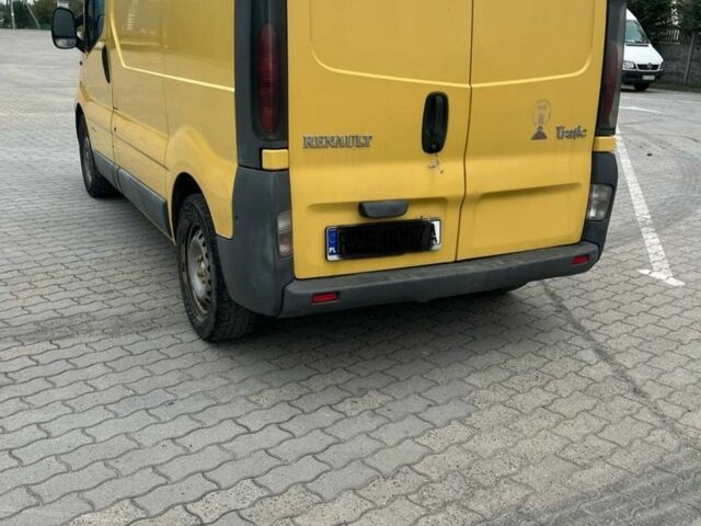 Желтый Рено Трафик, объемом двигателя 1.9 л и пробегом 400 тыс. км за 2700 $, фото 6 на Automoto.ua