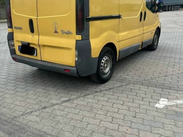 Желтый Рено Трафик, объемом двигателя 1.9 л и пробегом 400 тыс. км за 2700 $, фото 4 на Automoto.ua