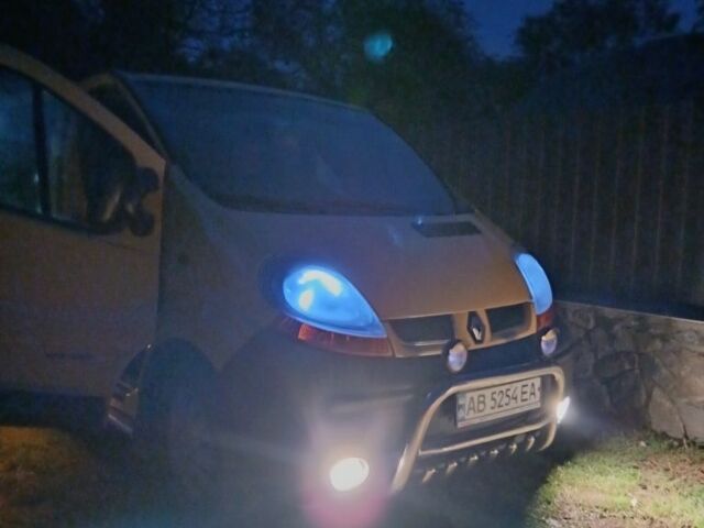 Желтый Рено Трафик, объемом двигателя 1.9 л и пробегом 300 тыс. км за 8500 $, фото 4 на Automoto.ua