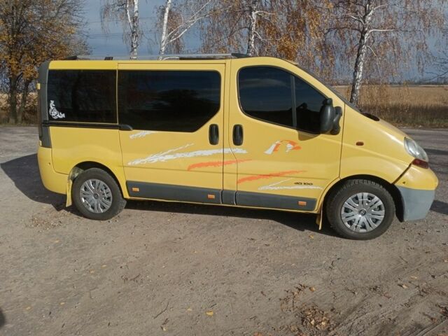 Желтый Рено Трафик, объемом двигателя 1.9 л и пробегом 471 тыс. км за 6800 $, фото 2 на Automoto.ua