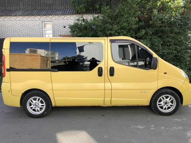 Желтый Рено Трафик, объемом двигателя 2 л и пробегом 430 тыс. км за 10500 $, фото 3 на Automoto.ua