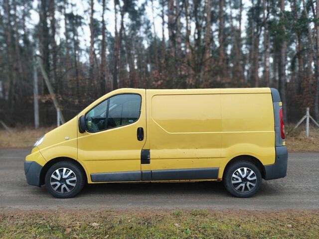 Желтый Рено Трафик, объемом двигателя 1.9 л и пробегом 410 тыс. км за 3950 $, фото 1 на Automoto.ua
