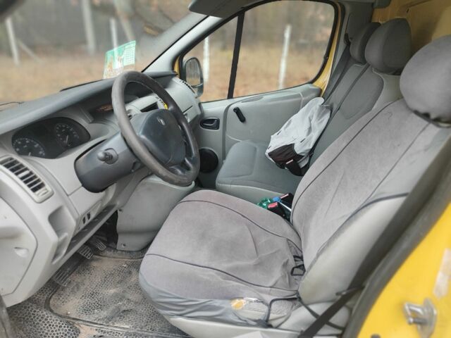 Желтый Рено Трафик, объемом двигателя 1.9 л и пробегом 410 тыс. км за 3950 $, фото 13 на Automoto.ua