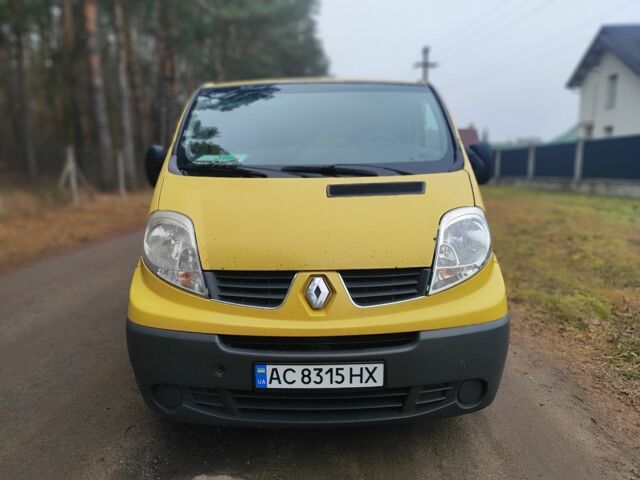 Желтый Рено Трафик, объемом двигателя 1.9 л и пробегом 410 тыс. км за 3950 $, фото 2 на Automoto.ua