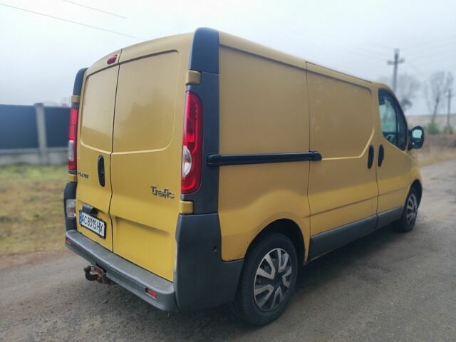 Желтый Рено Трафик, объемом двигателя 1.9 л и пробегом 410 тыс. км за 3950 $, фото 4 на Automoto.ua