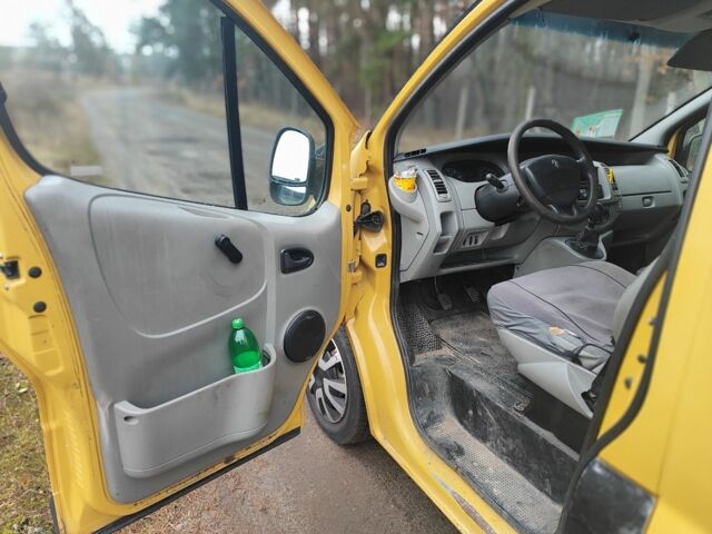 Желтый Рено Трафик, объемом двигателя 1.9 л и пробегом 410 тыс. км за 3950 $, фото 12 на Automoto.ua