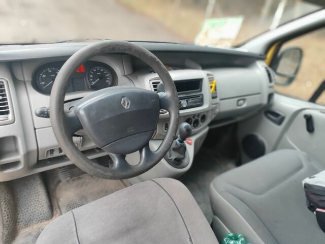 Желтый Рено Трафик, объемом двигателя 1.9 л и пробегом 410 тыс. км за 3950 $, фото 16 на Automoto.ua