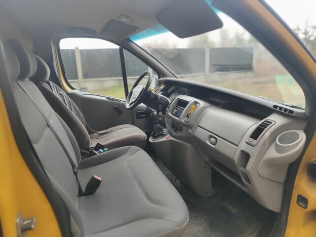 Желтый Рено Трафик, объемом двигателя 1.9 л и пробегом 410 тыс. км за 3950 $, фото 10 на Automoto.ua