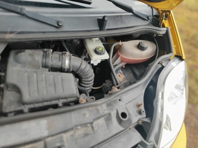 Желтый Рено Трафик, объемом двигателя 1.9 л и пробегом 410 тыс. км за 3950 $, фото 18 на Automoto.ua