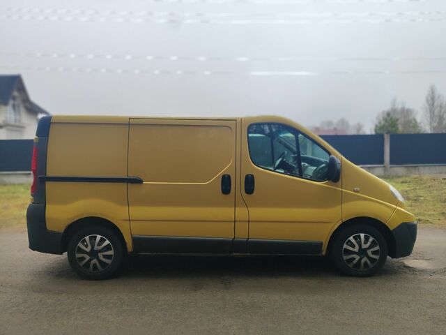 Желтый Рено Трафик, объемом двигателя 1.9 л и пробегом 410 тыс. км за 3950 $, фото 7 на Automoto.ua