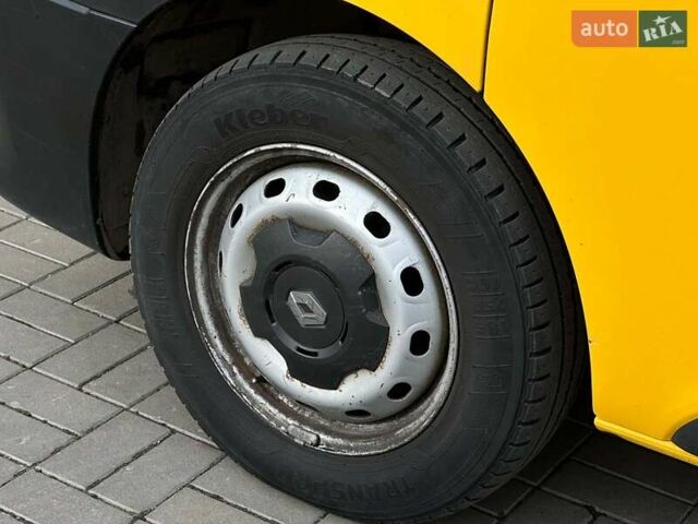 Желтый Рено Трафик, объемом двигателя 1.6 л и пробегом 170 тыс. км за 12990 $, фото 7 на Automoto.ua