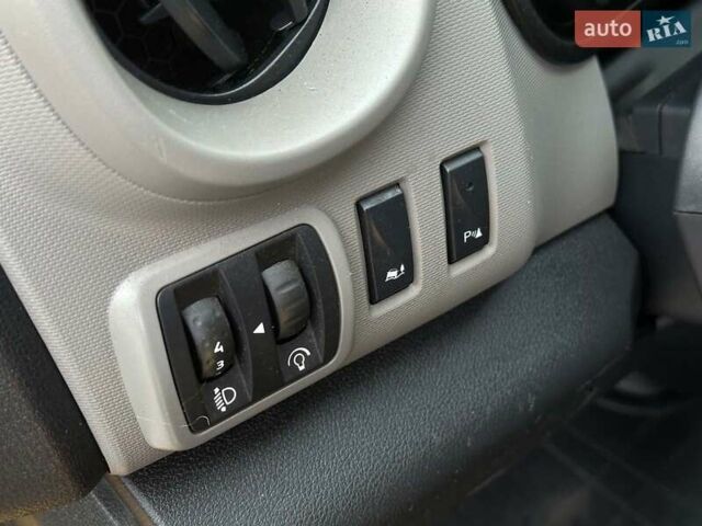 Желтый Рено Трафик, объемом двигателя 1.6 л и пробегом 170 тыс. км за 12990 $, фото 12 на Automoto.ua