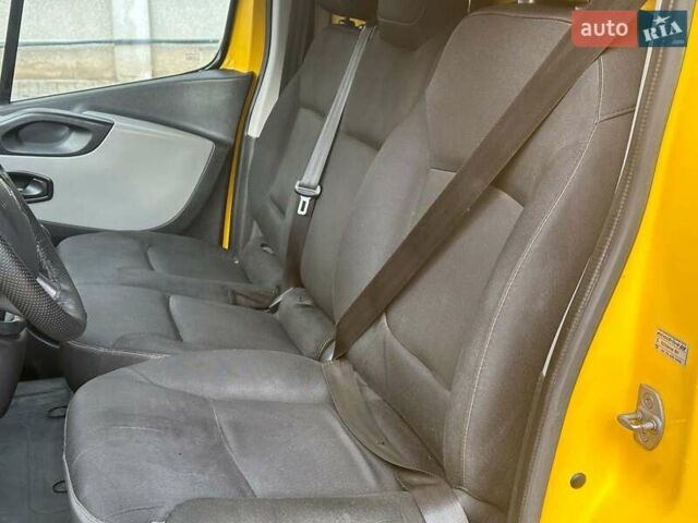 Желтый Рено Трафик, объемом двигателя 1.6 л и пробегом 170 тыс. км за 12990 $, фото 9 на Automoto.ua