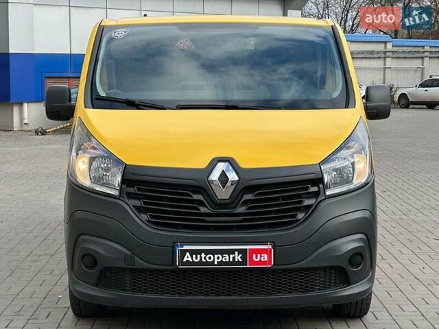 Желтый Рено Трафик, объемом двигателя 1.6 л и пробегом 170 тыс. км за 12990 $, фото 1 на Automoto.ua