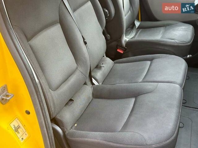 Желтый Рено Трафик, объемом двигателя 1.6 л и пробегом 170 тыс. км за 12990 $, фото 19 на Automoto.ua