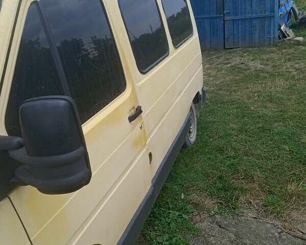 Жовтий Рено Трафік, об'ємом двигуна 1.7 л та пробігом 134 тис. км за 850 $, фото 3 на Automoto.ua