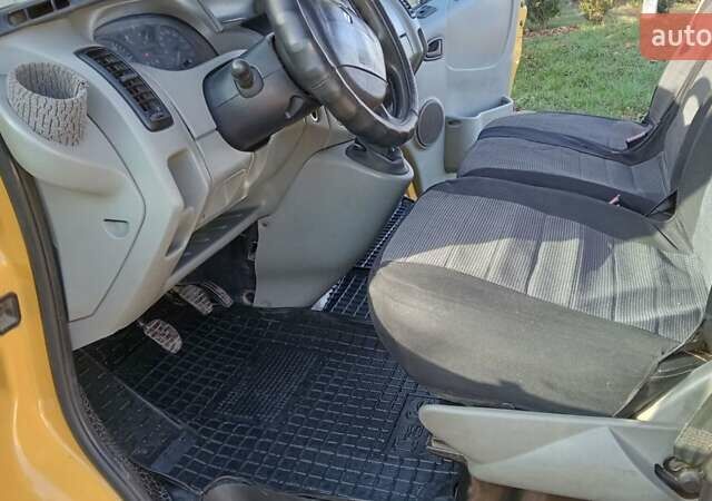 Желтый Рено Трафик, объемом двигателя 1.9 л и пробегом 450 тыс. км за 5700 $, фото 8 на Automoto.ua