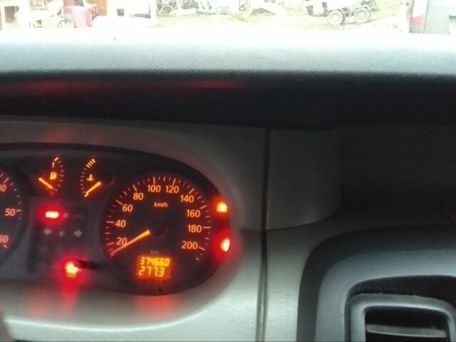 Желтый Рено Трафик, объемом двигателя 1.9 л и пробегом 374 тыс. км за 5200 $, фото 7 на Automoto.ua