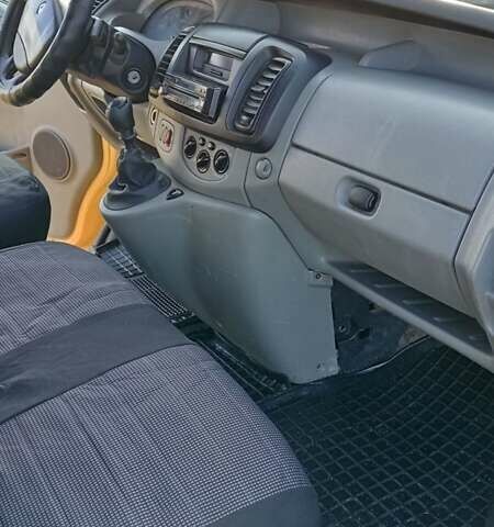 Желтый Рено Трафик, объемом двигателя 1.9 л и пробегом 450 тыс. км за 5700 $, фото 9 на Automoto.ua