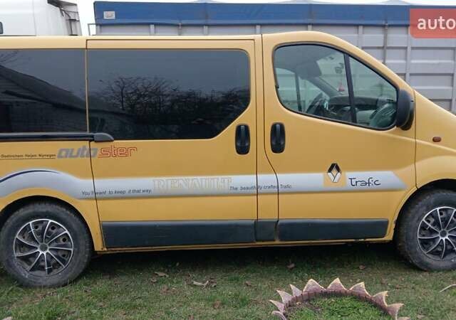 Желтый Рено Трафик, объемом двигателя 1.9 л и пробегом 450 тыс. км за 5700 $, фото 4 на Automoto.ua